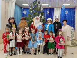Праздник новый год в старшей группе "Пчёлки" Праздник новый год в старшей группе "Пчёлки".